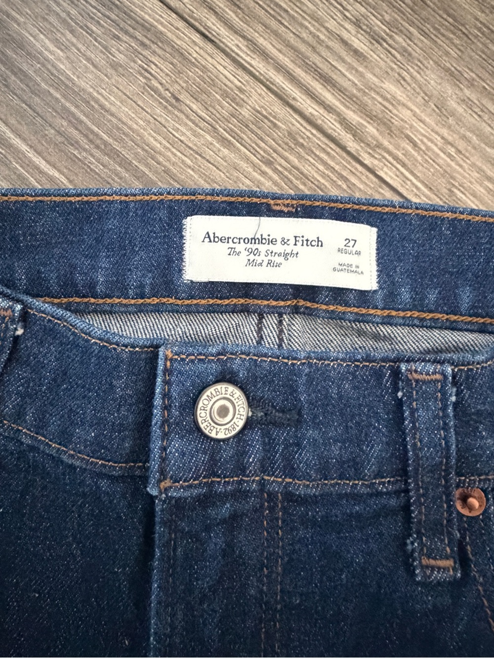 Abercrombie & Fitch The 90’s Straight Mid Rise Jean - Picture 2 of 3